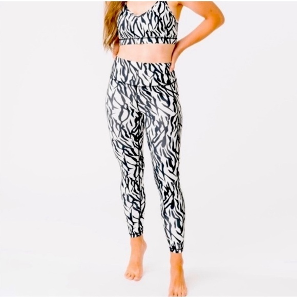 Zyia Active Safari Pocket Brilliant Zebra Hi-Rise 7/8 Compression Size 6-8 - Picture 2 of 9